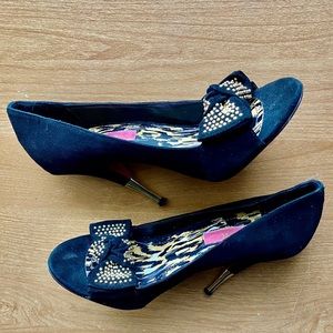 BETSEY JOHNSON peep toe heels